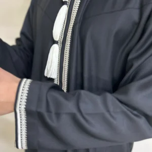 black omani jubbah