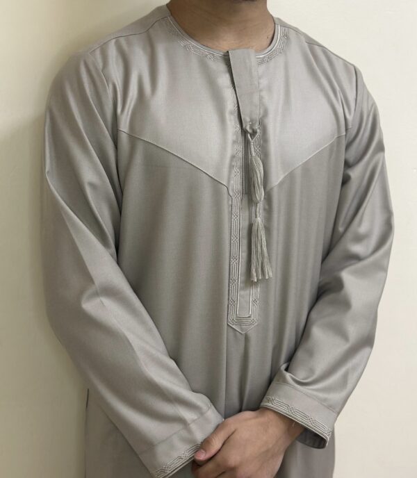 grey omani mens thobe